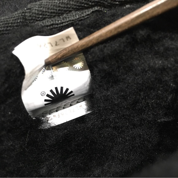 UGG MONGOLIAN CLASSIC SHORT SHEEPSKIN CUFF BOOTS -BLACK SUEDE -WOMENS US 5 -NEW - Picture 7 of 10